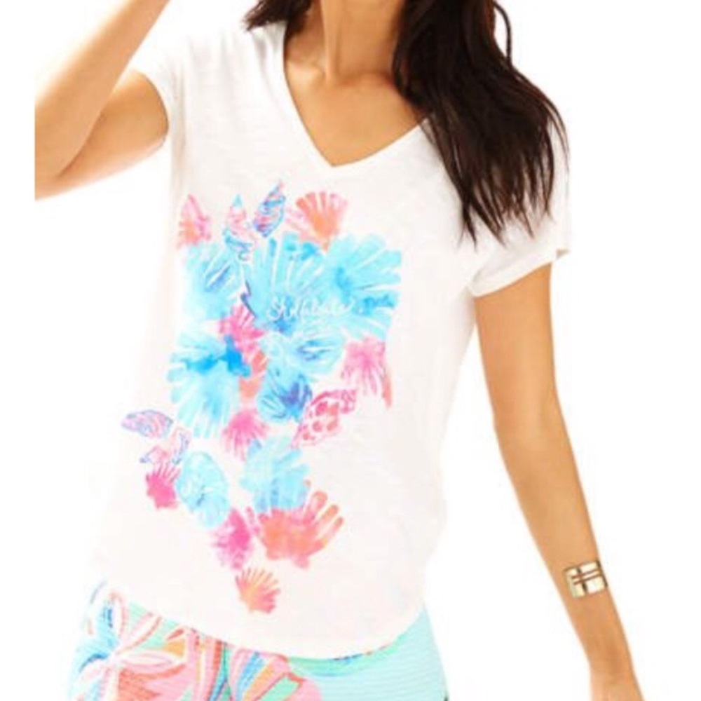 🐚 Lilly Pulitzer V-Neck Colie Top Graphic Tee ~ Shellabrate Summer w/ Tags 🏷️ - Picture 3 of 14